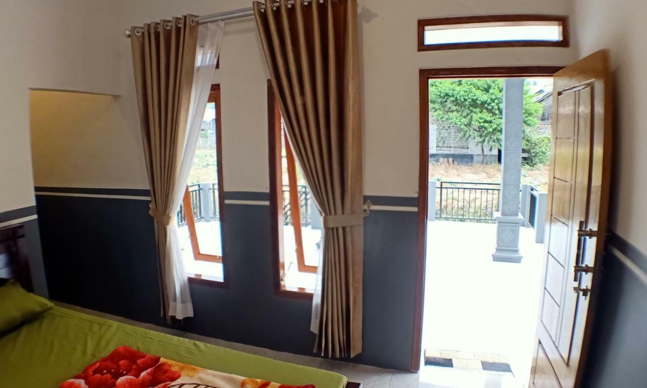 Homestay Anggun Bromo Exterior photo